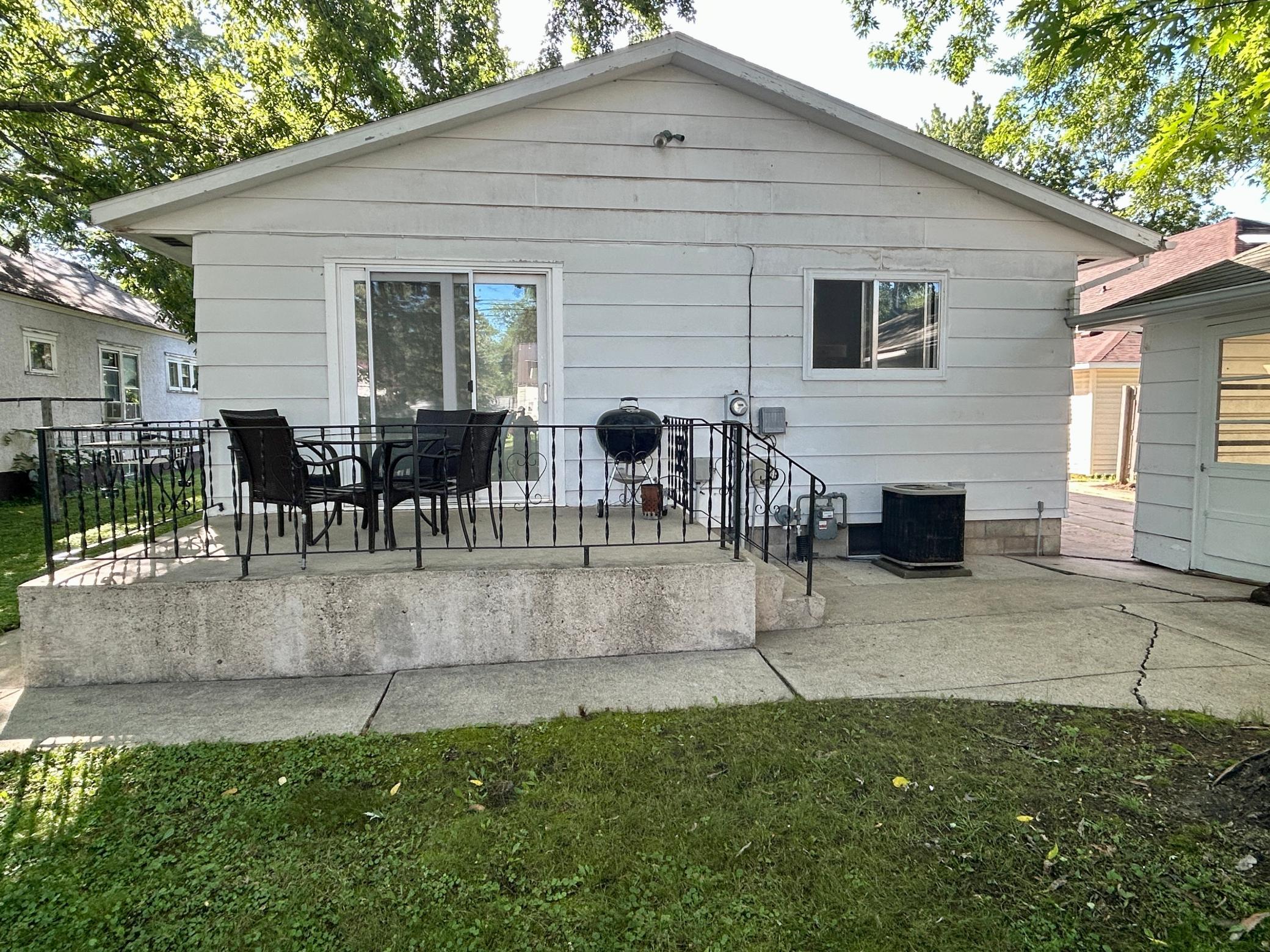 817 1st Street SW
