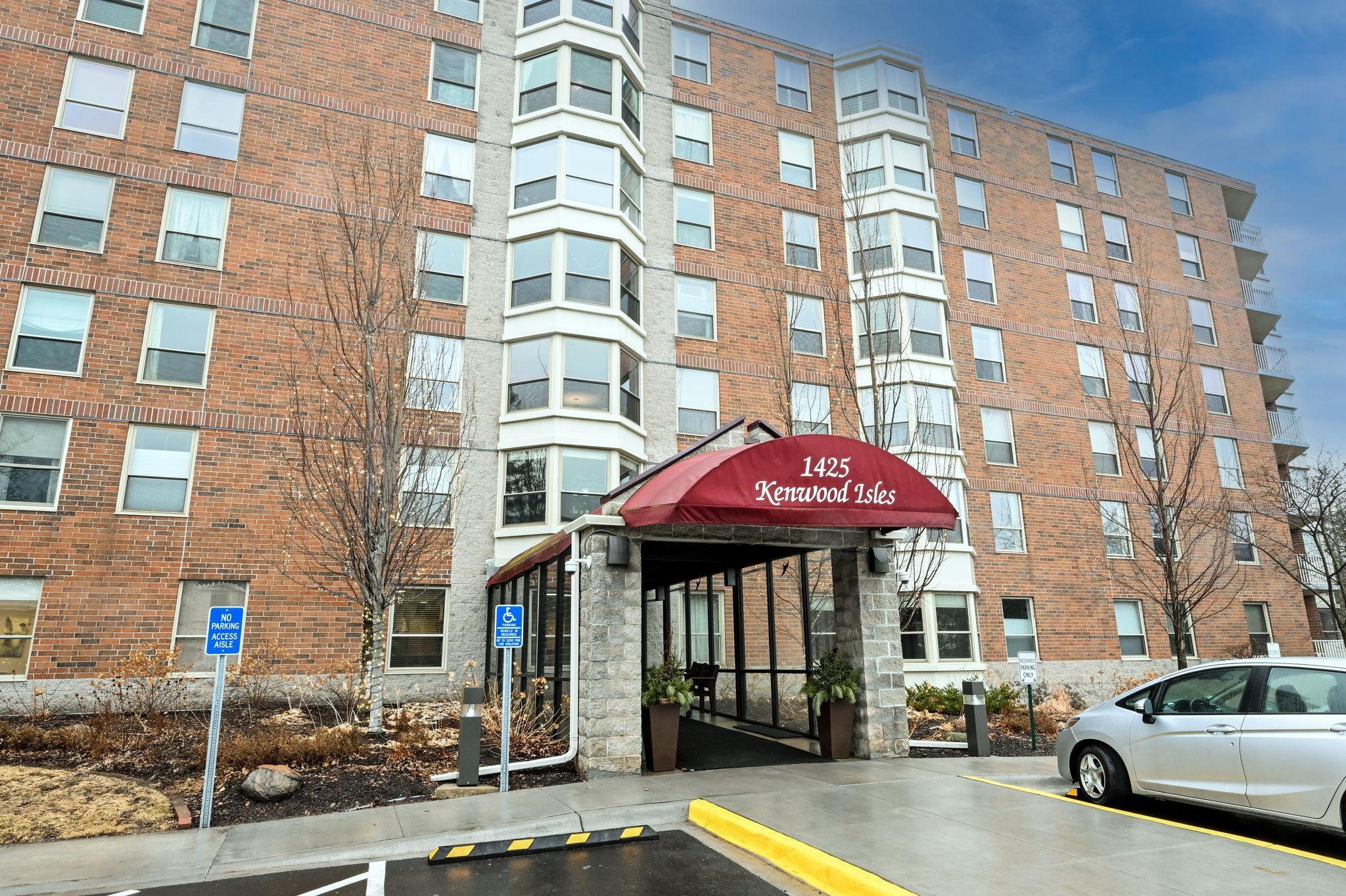 1425 W 28th Street 406