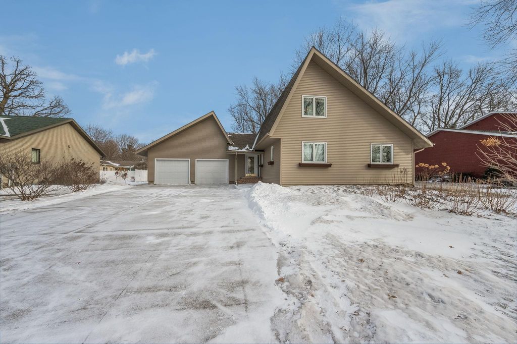 Photo of 211 Tanglewood Lane, Blue Earth, MN 56013 (MLS # 7008741)