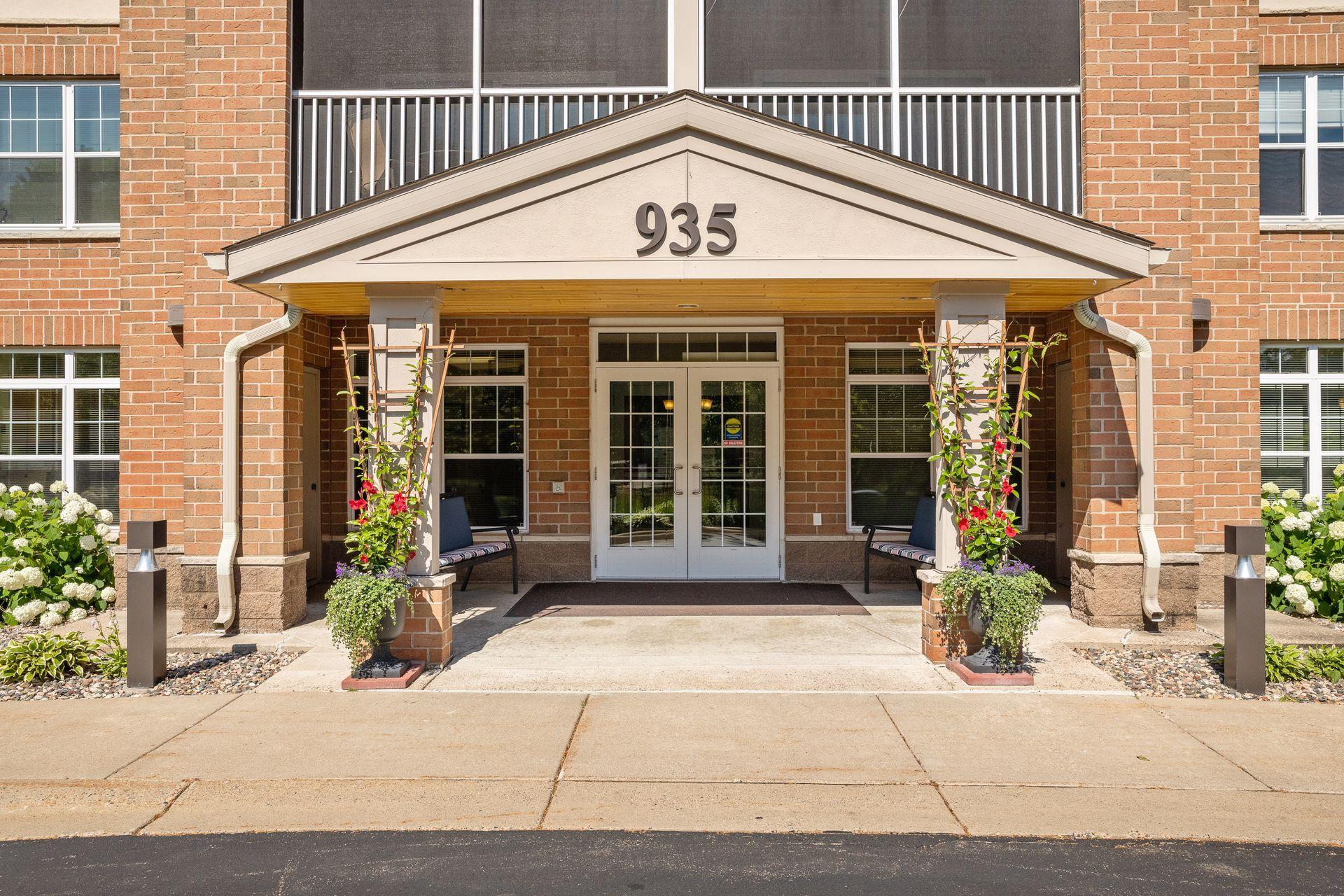 935 Ferndale Street N 302