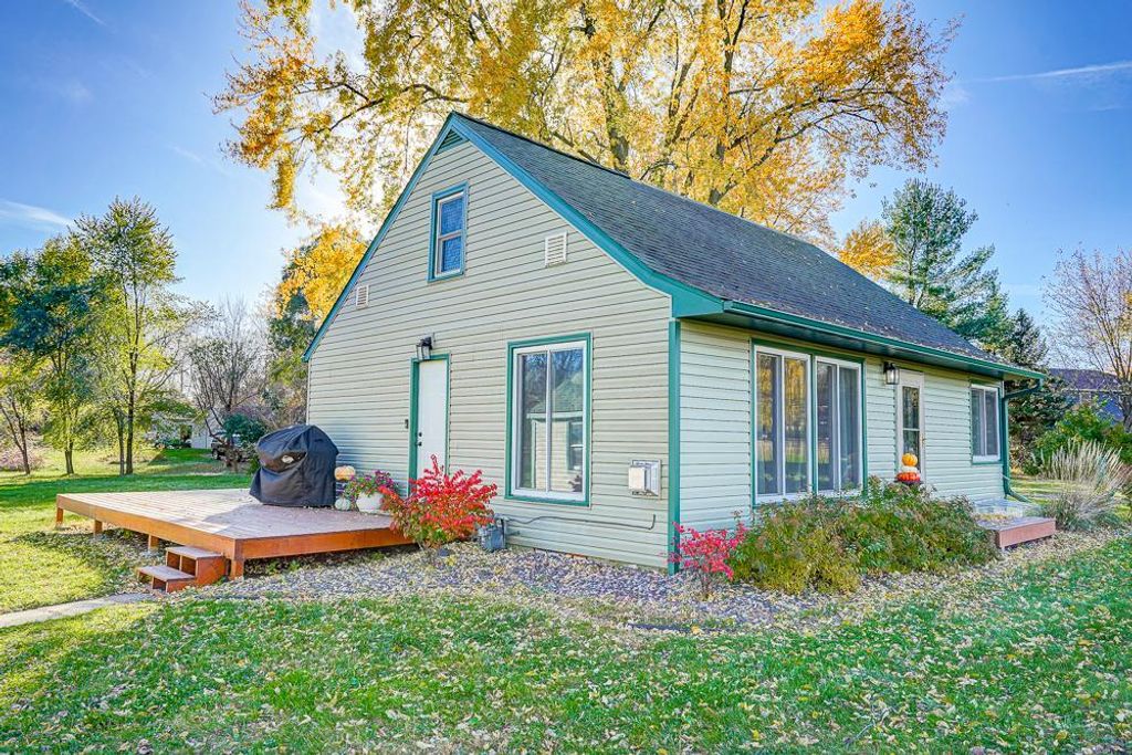 Photo of 7949 Stillwater Boulevard N, Oakdale, MN 55128 (MLS # 7077855)