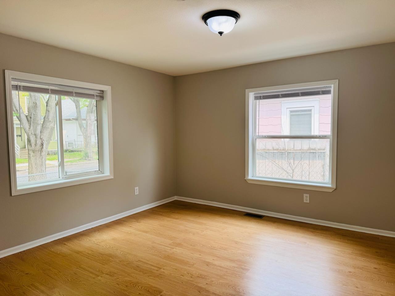 98 Magnolia Avenue W