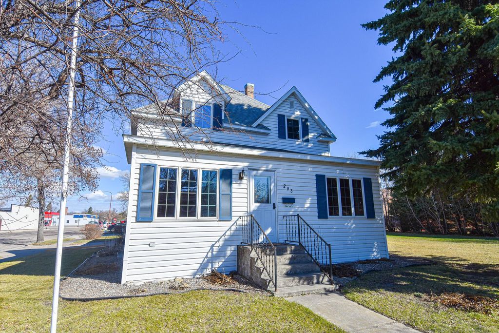 Photo of 203 E Fletcher Avenue, Warren, MN 56762 (MLS # 7061881)