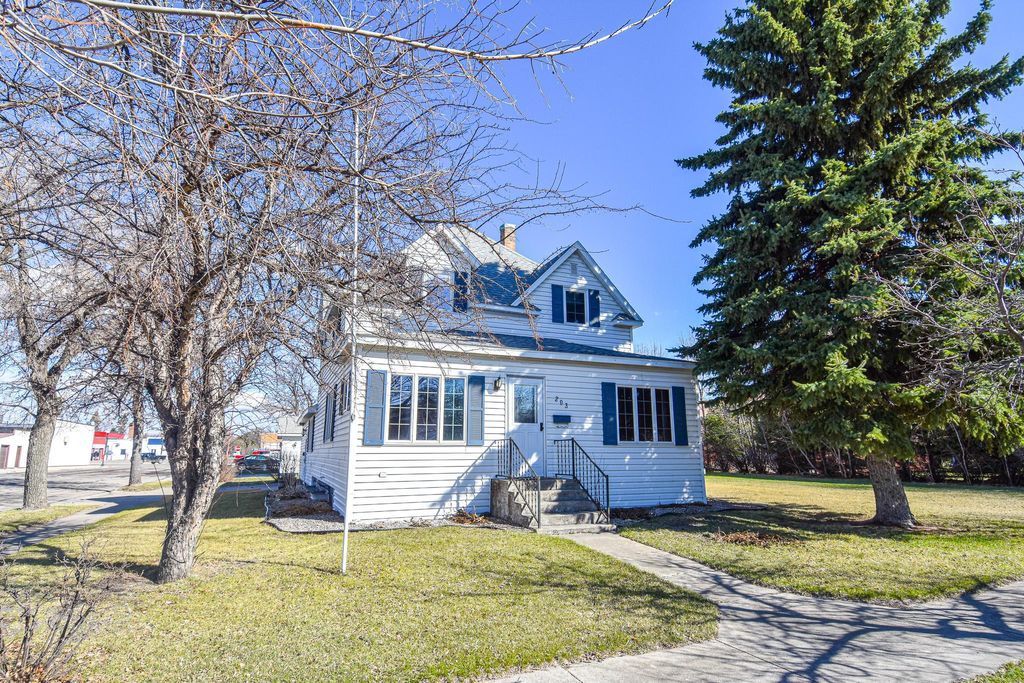 Photo of 203 E Fletcher Avenue, Warren, MN 56762 (MLS # 7061881)