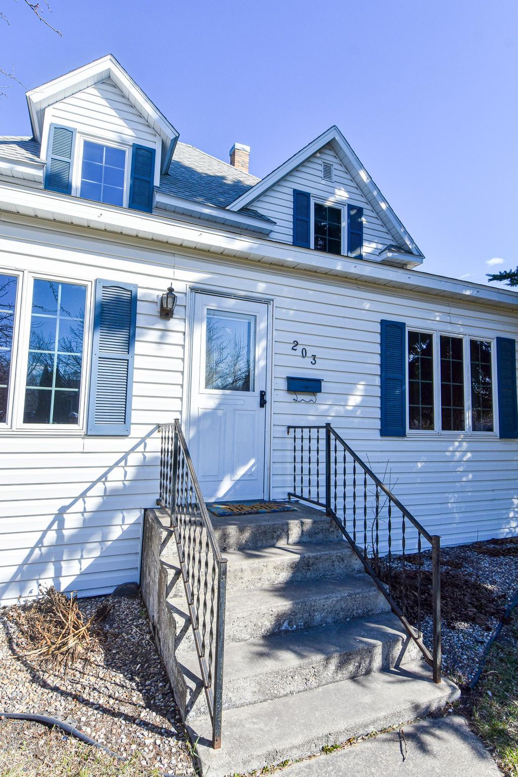 Photo of 203 E Fletcher Avenue, Warren, MN 56762 (MLS # 7061881)