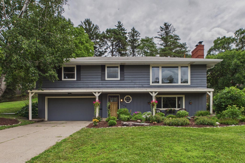 Photo of 2640 Noble Avenue N, Golden Valley, MN 55422 (MLS # 7104714)