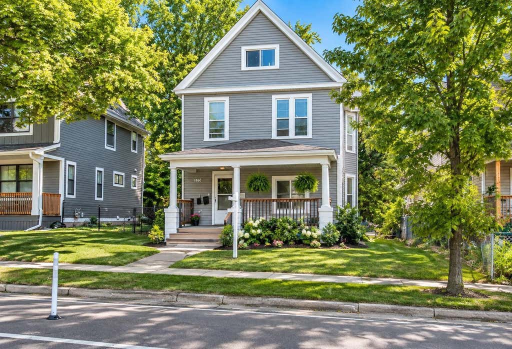 Photo of 2124 Fremont Avenue N, Minneapolis, MN 55411 (MLS # 7128229)