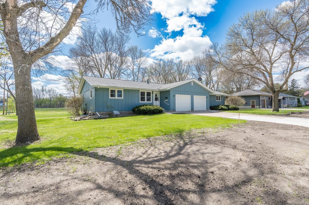 Photo of 502 Vine Avenue W, Montgomery, MN 56069 (MLS # 7065815)