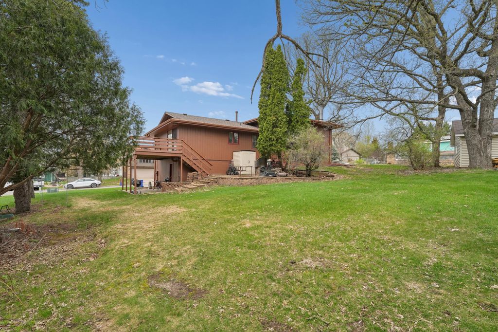 Photo of 944 Pine View Court, Saint Paul, MN 55119 (MLS # 7060922)