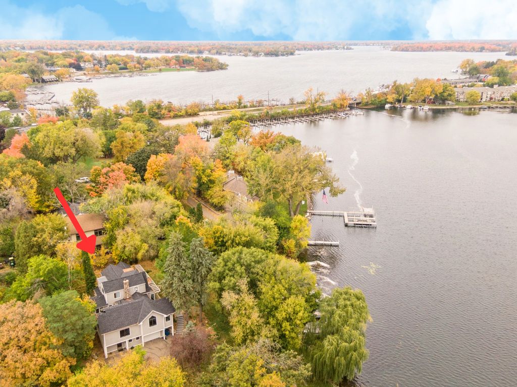 Photo of 859 Excelsior Boulevard, Excelsior, MN 55331 (MLS # 6806597)