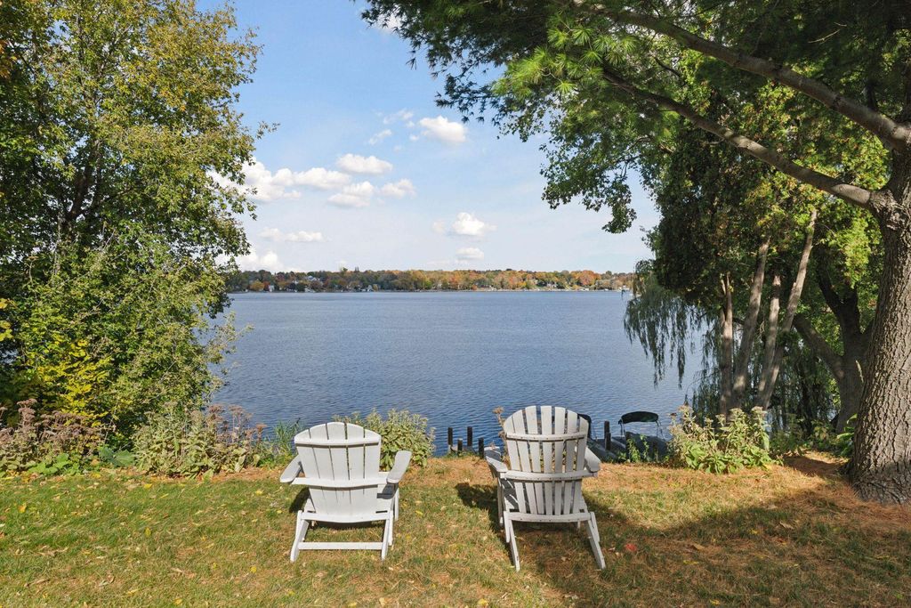 Photo of 859 Excelsior Boulevard, Excelsior, MN 55331 (MLS # 6806597)