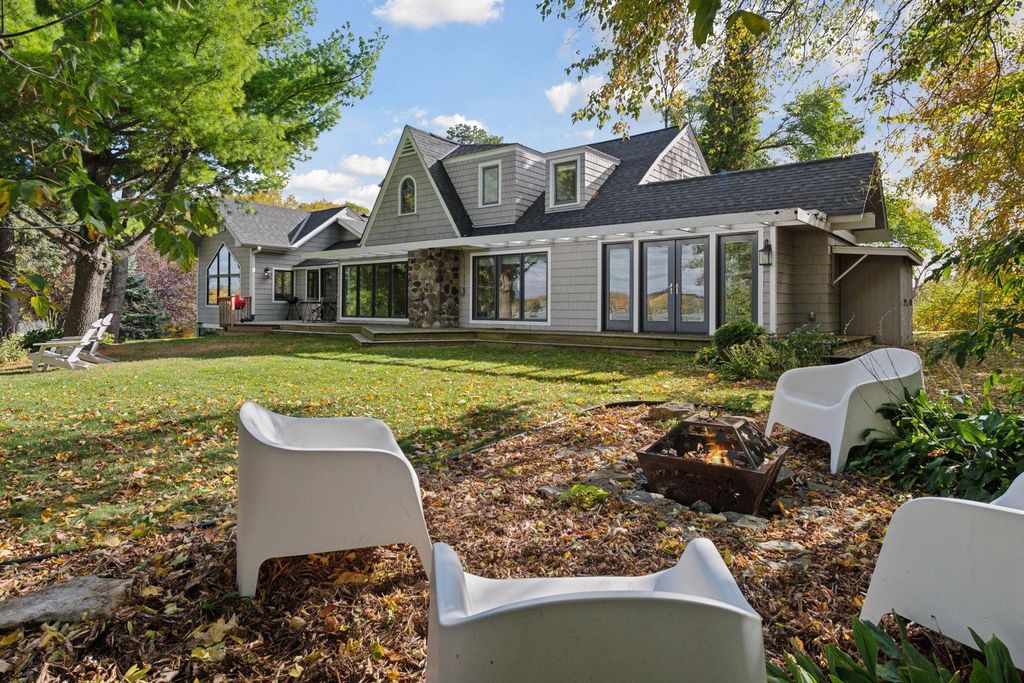 Photo of 859 Excelsior Boulevard, Excelsior, MN 55331 (MLS # 6806597)