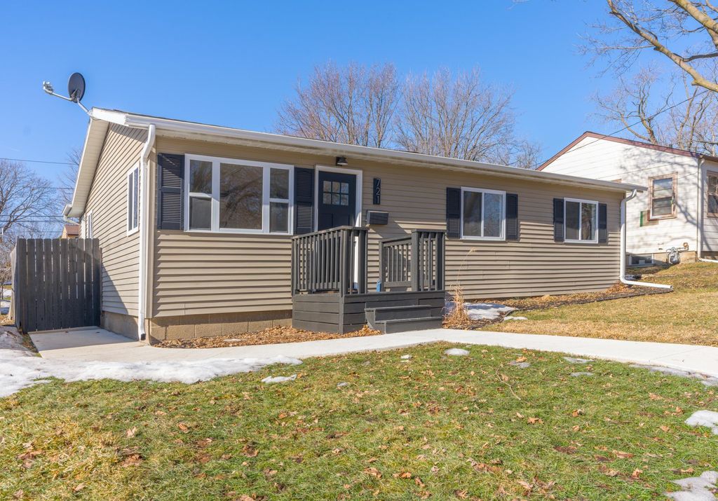 Photo of 721 Columbus Avenue, Albert Lea, MN 56007 (MLS # 7028088)