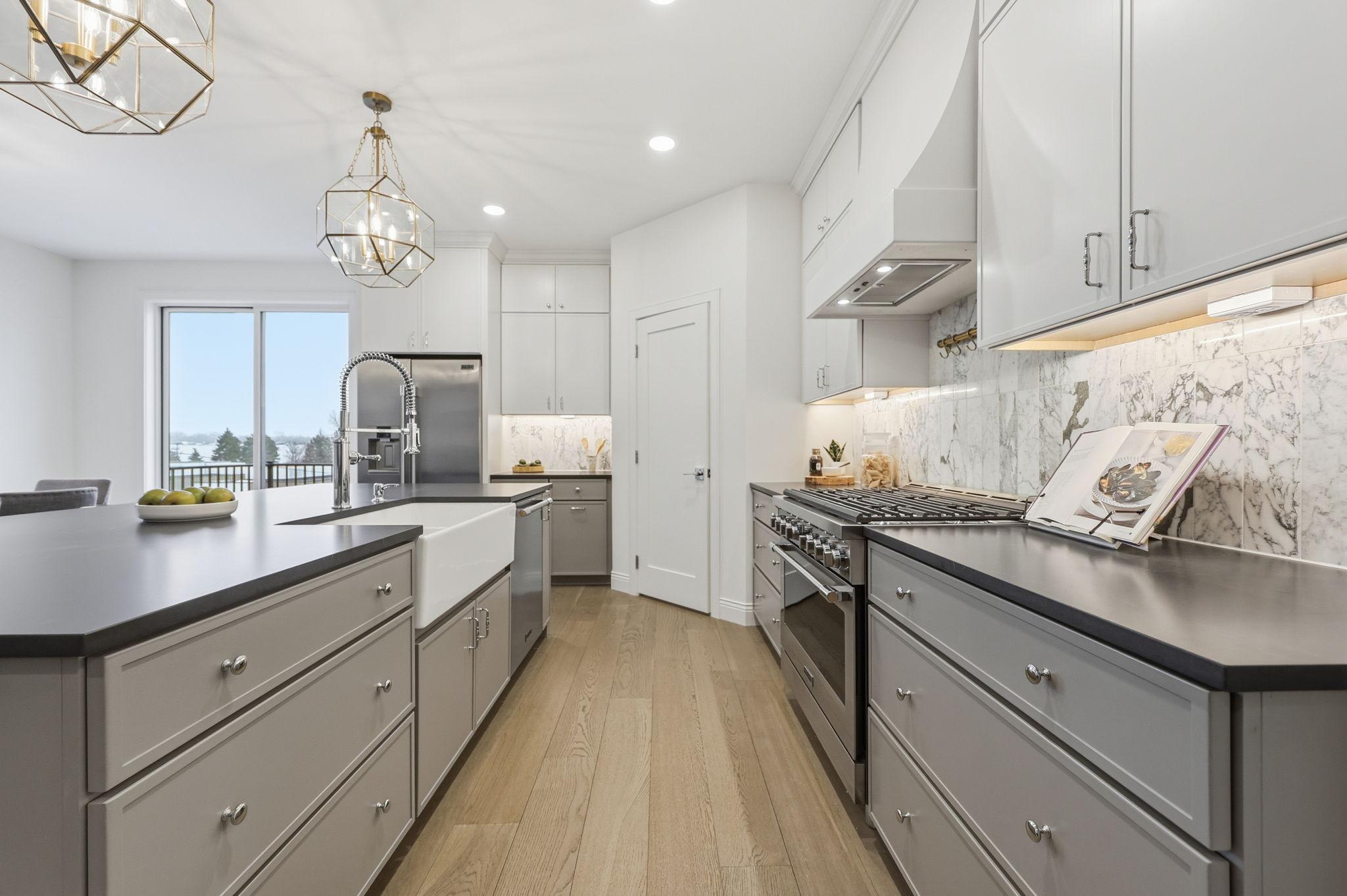 320 Laurel Curve