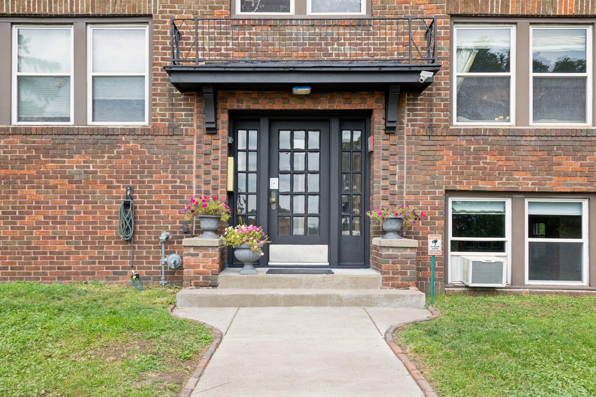 383 Grand Avenue 3