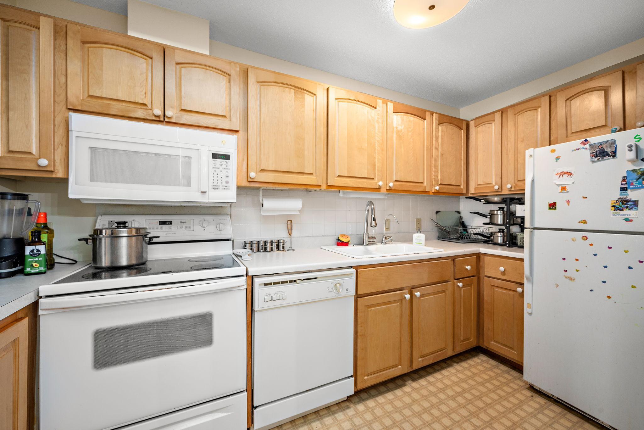 10211 Cedar Lake Road 204