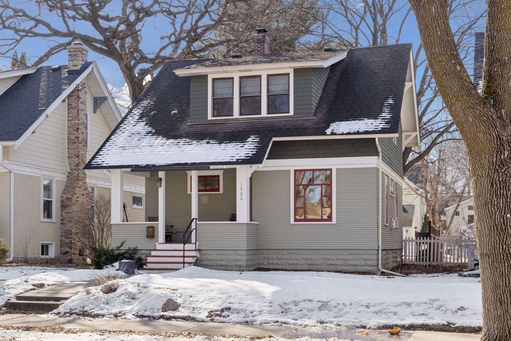 Photo of 1906 Lincoln Avenue, Saint Paul, MN 55105 (MLS # 7005374)