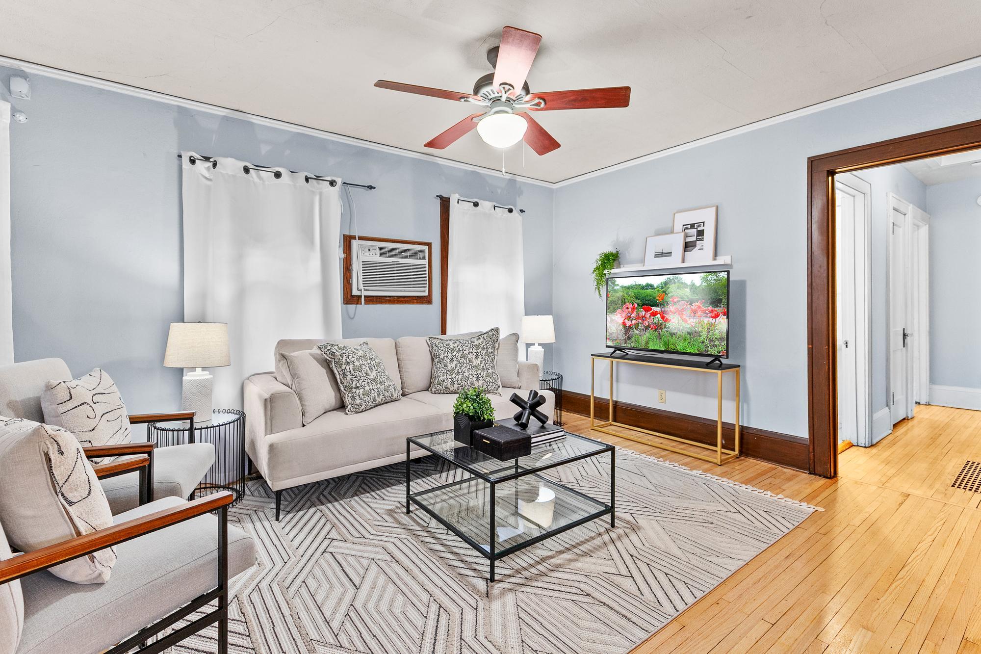 704 Lexington Parkway N