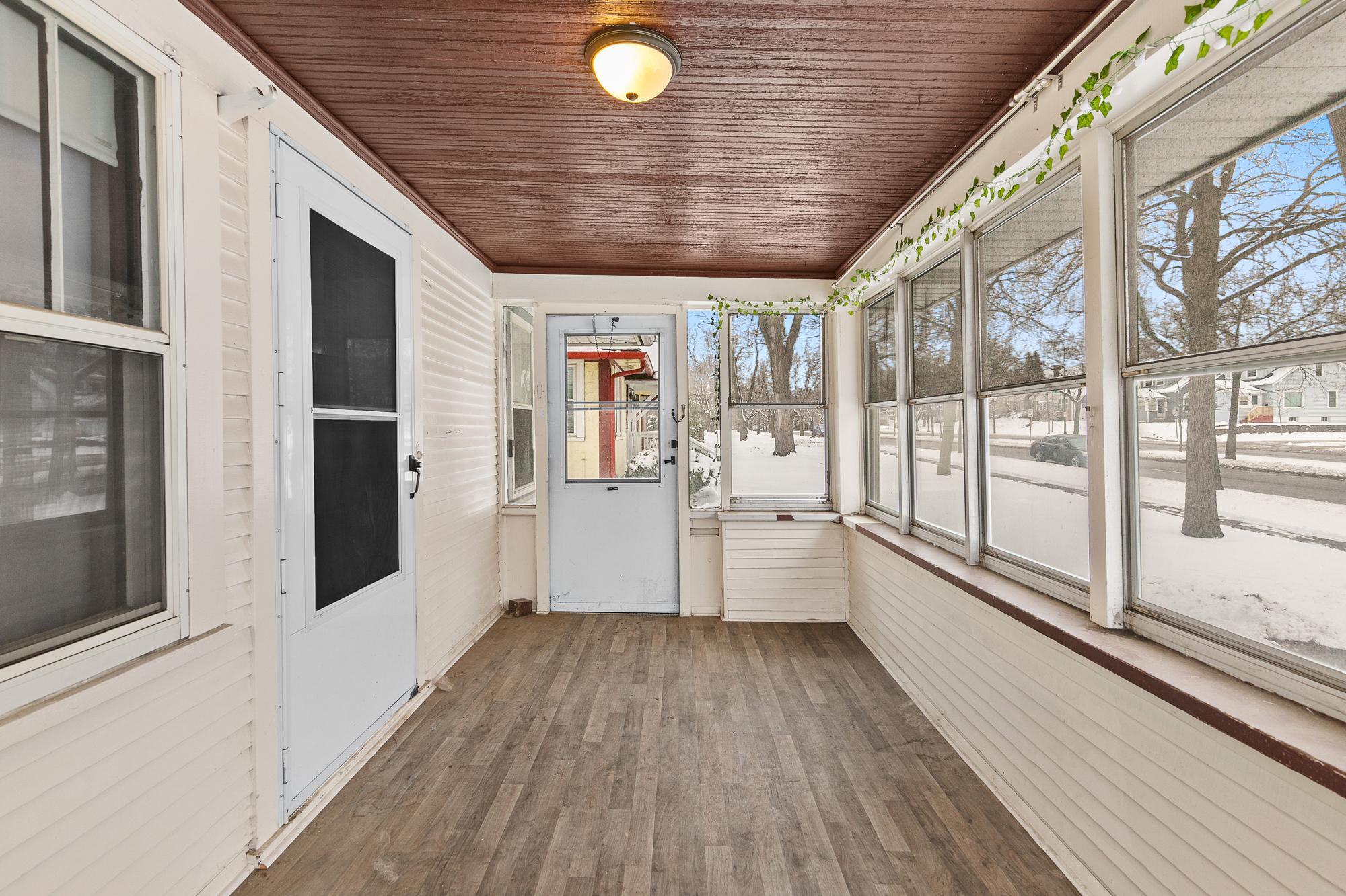 704 Lexington Parkway N