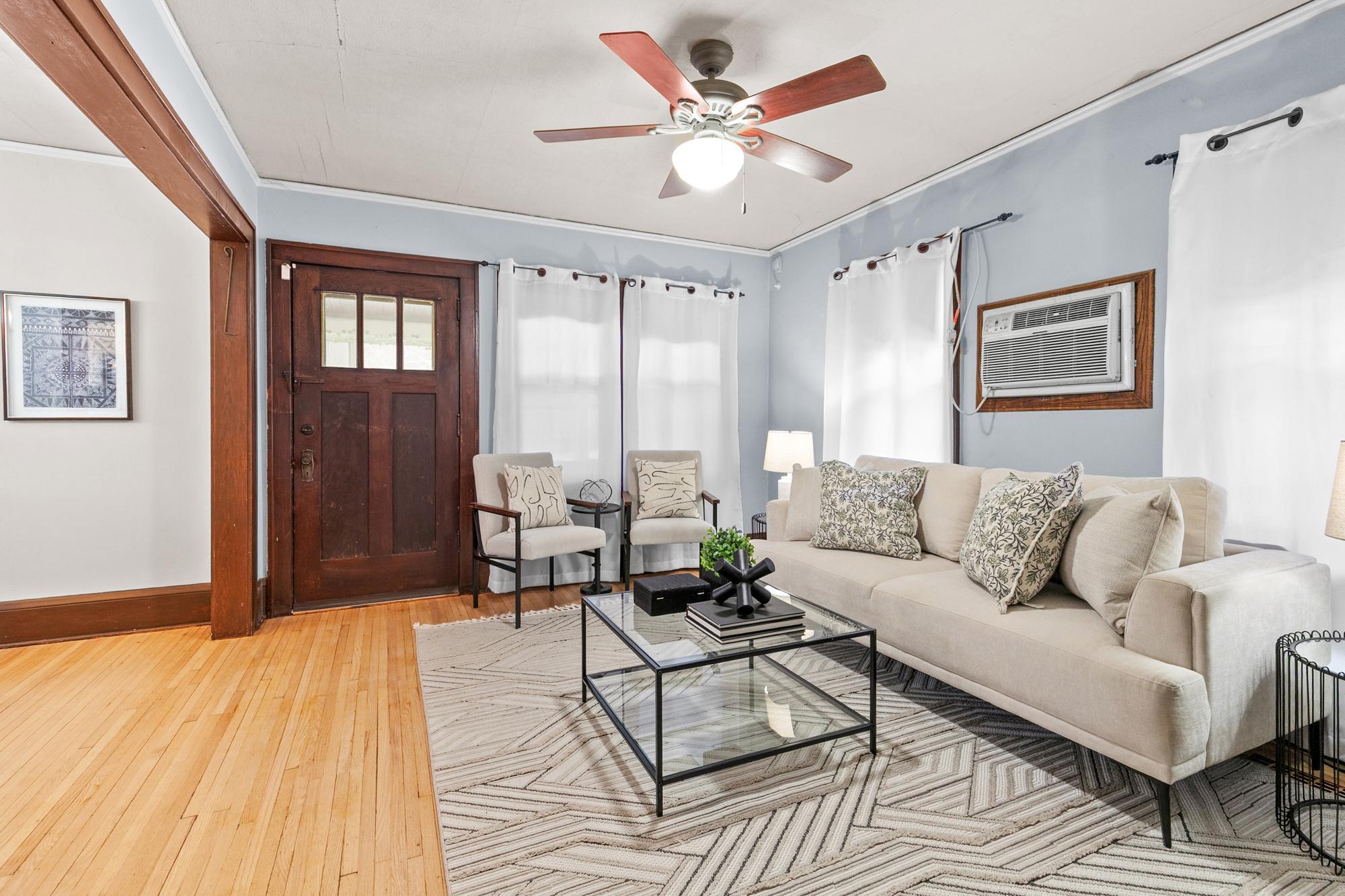 704 Lexington Parkway N