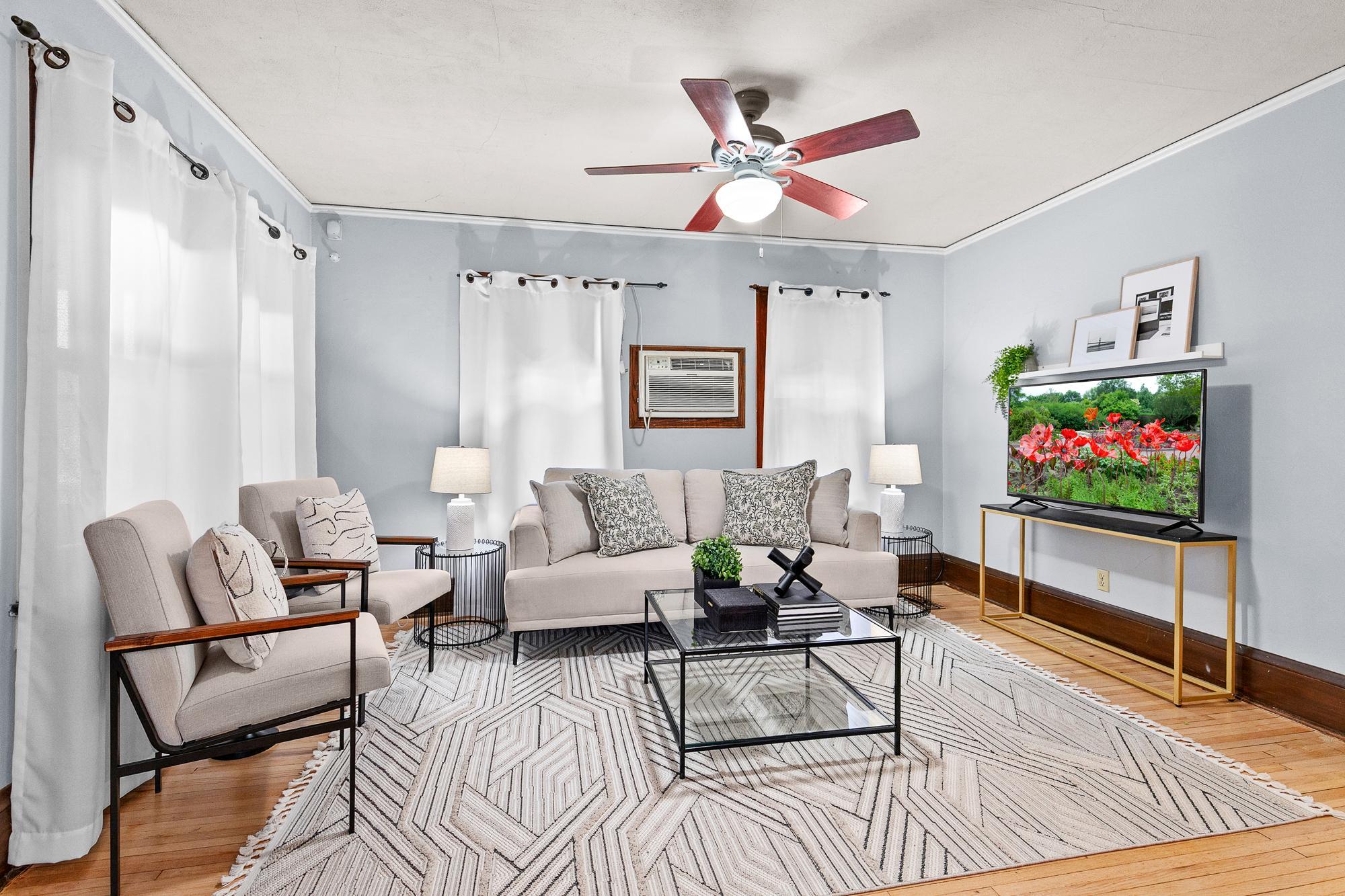 704 Lexington Parkway N