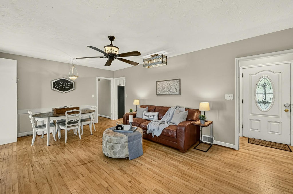 Photo of 1402 Damon Court SE, Rochester, MN 55904 (MLS # 7128381)