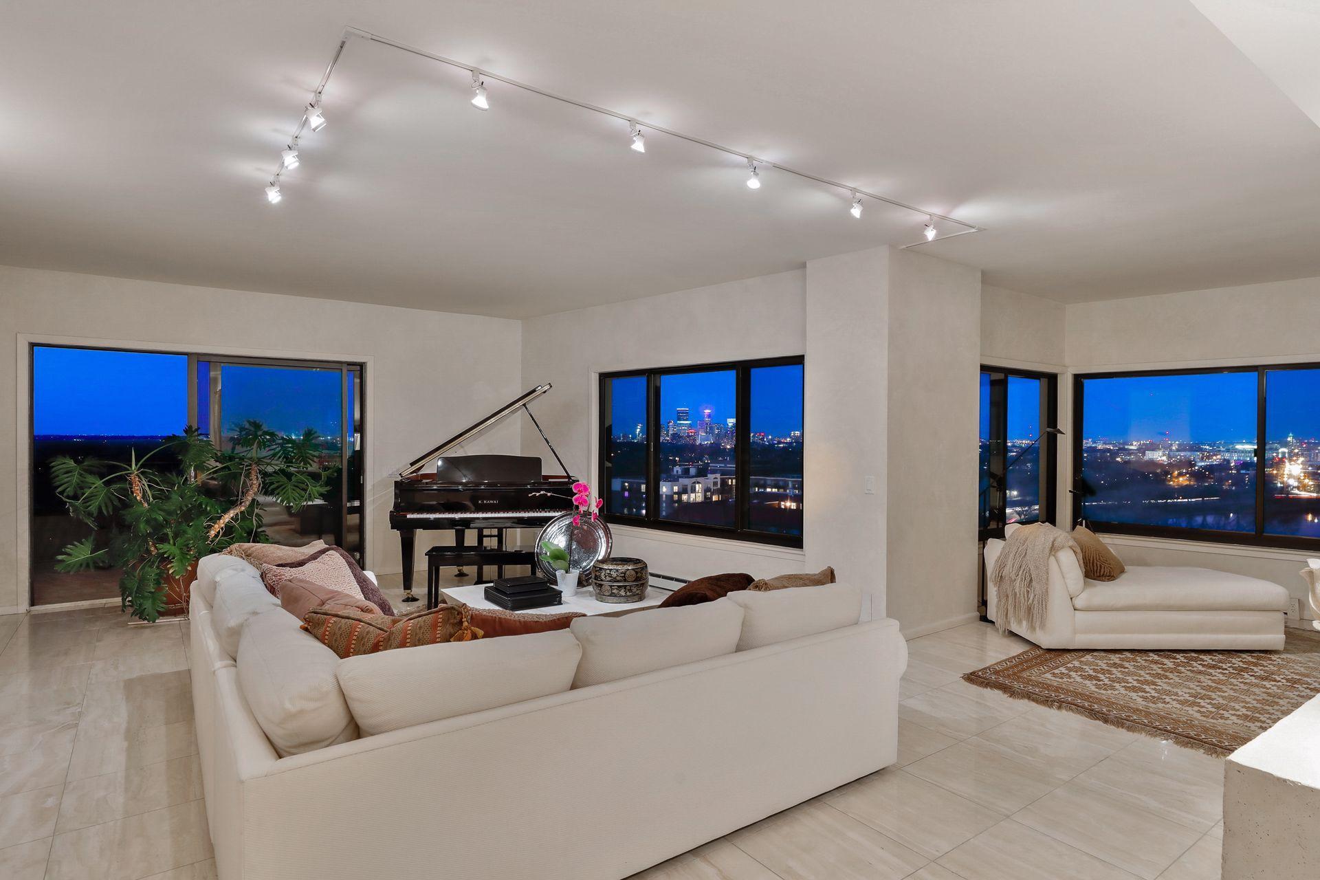 2950 Dean Parkway 1903-4