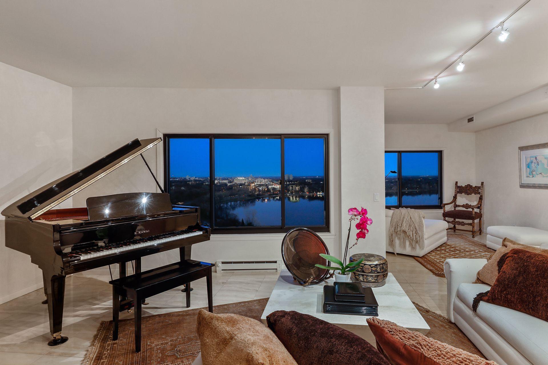 2950 Dean Parkway 1903-4