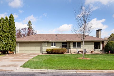 2503 Snelling Curve Roseville MN 55113