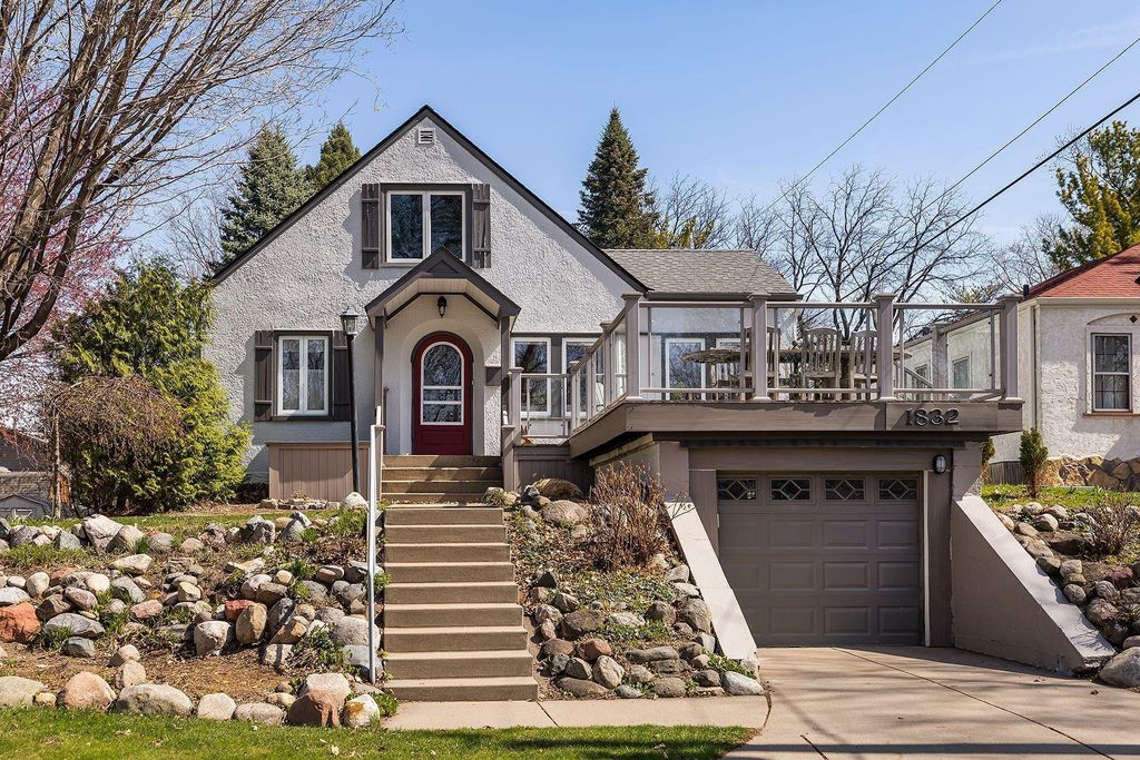 Photo of 1832 York Avenue N, Golden Valley, MN 55422 (MLS # 7014238)