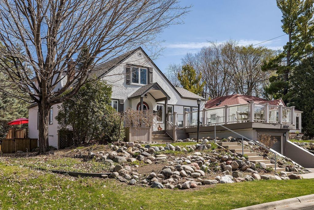 Photo of 1832 York Avenue N, Golden Valley, MN 55422 (MLS # 7014238)