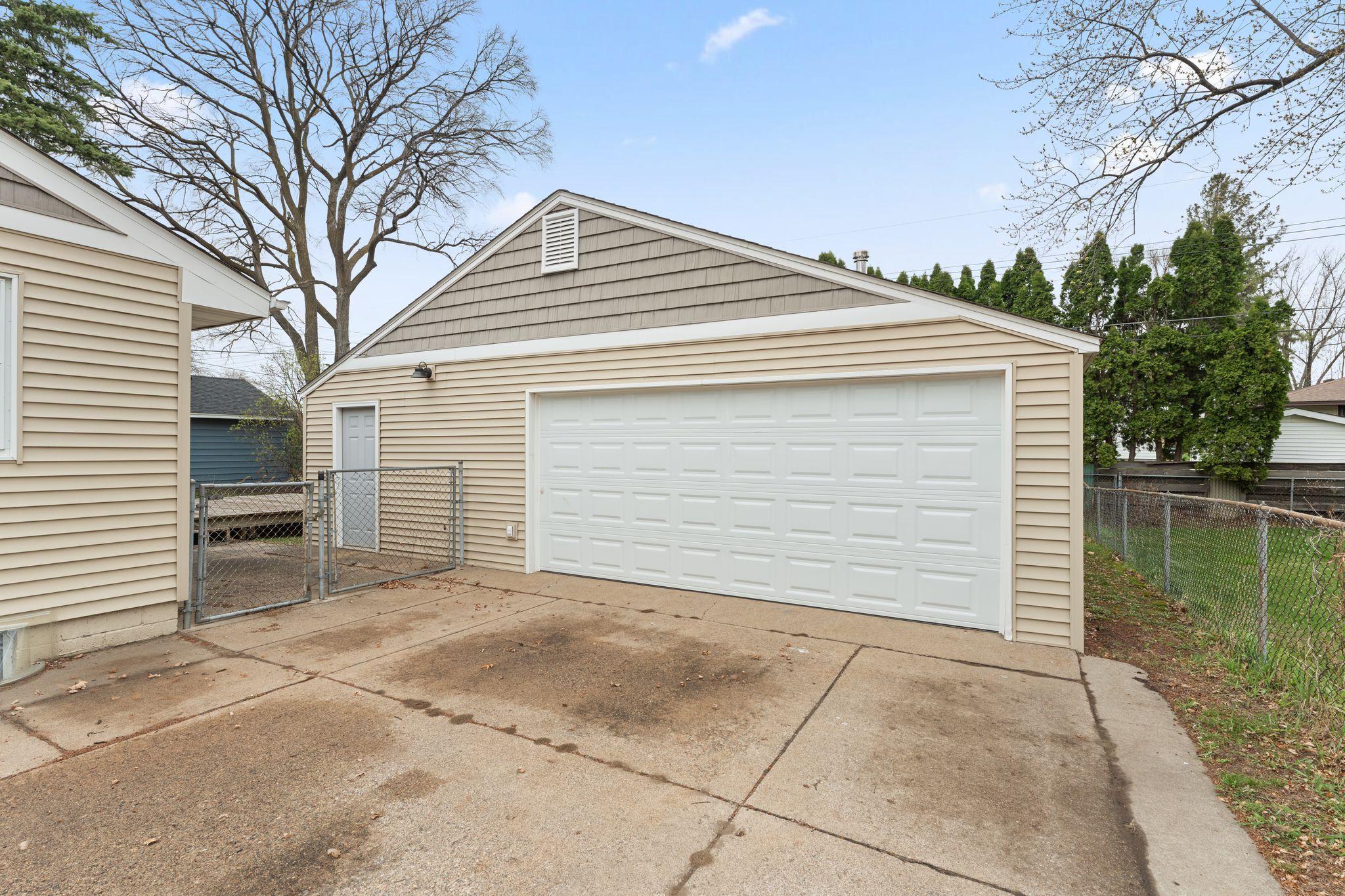 811 Pandora Drive NE