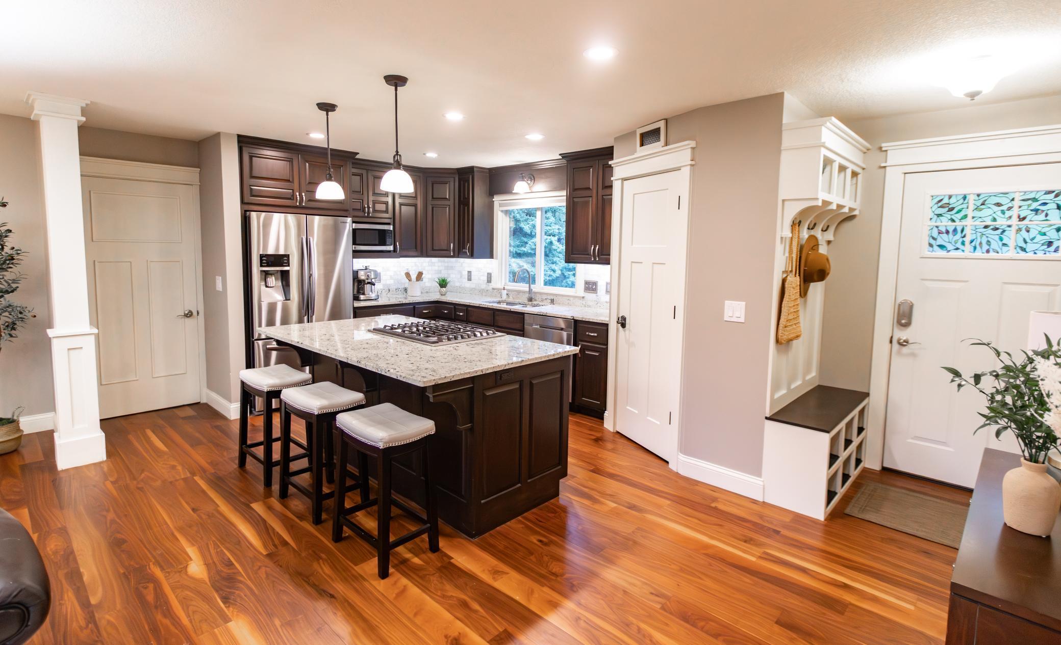 3080 Upper 76th Street E