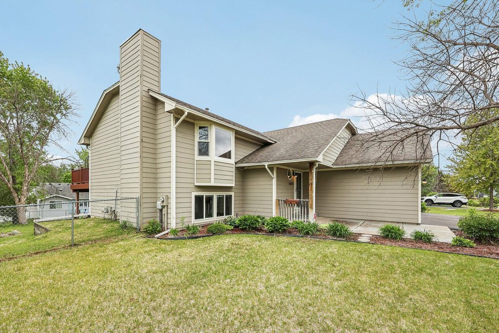 Photo of 14839 Yakima Street NW, Anoka, MN 55303 (MLS # 7076558)