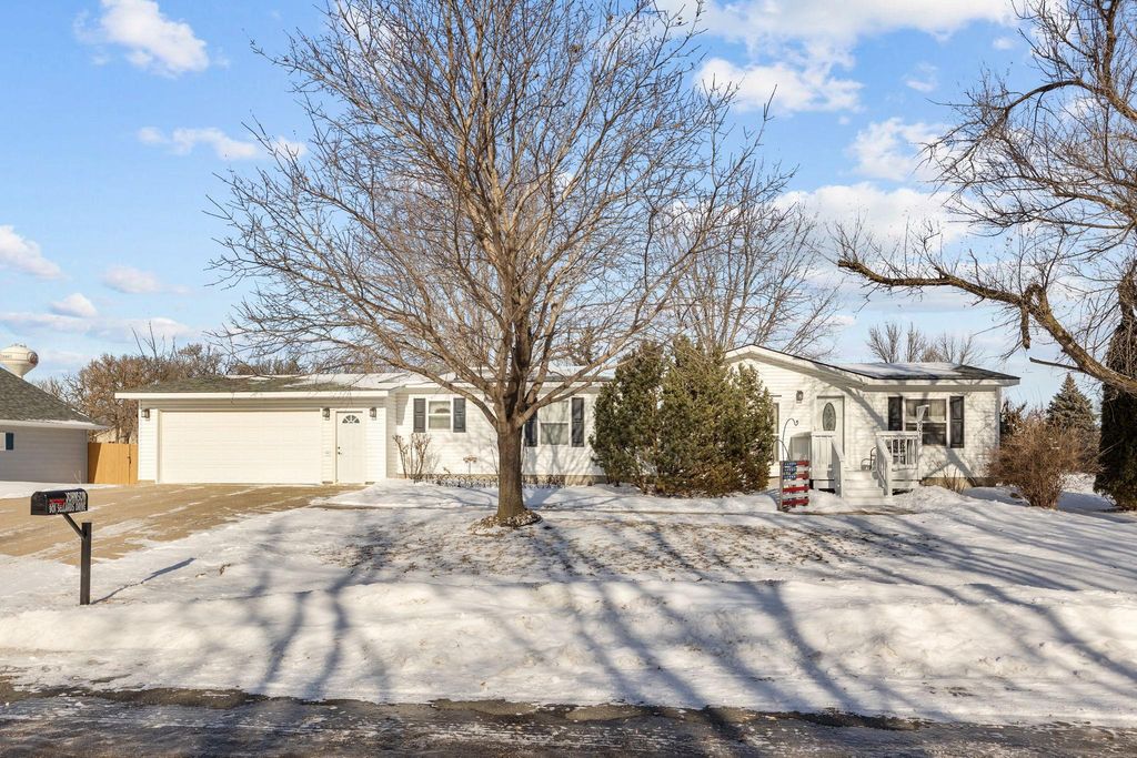 Photo of 901 Sellards Drive, Dassel, MN 55325 (MLS # 7010976)