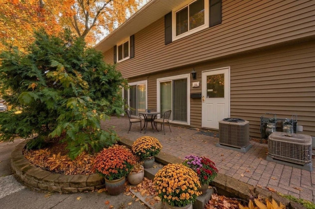 Photo of 2325 Hampshire Avenue S, Saint Louis Park, MN 55426 (MLS # 7157145)