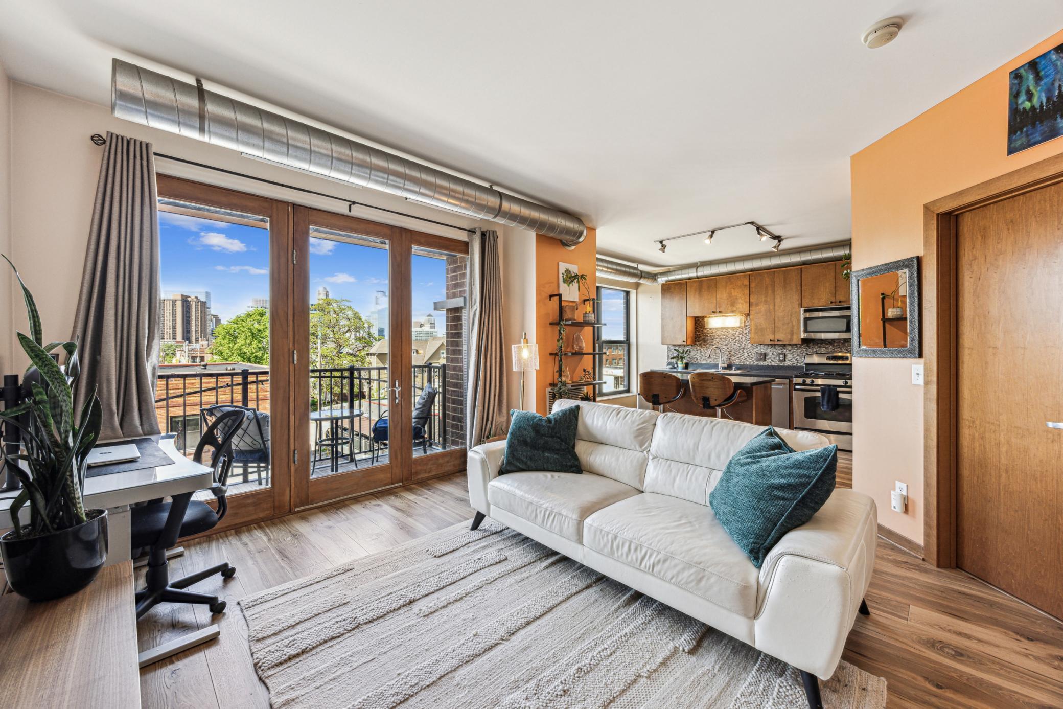15 E Franklin Avenue 312
