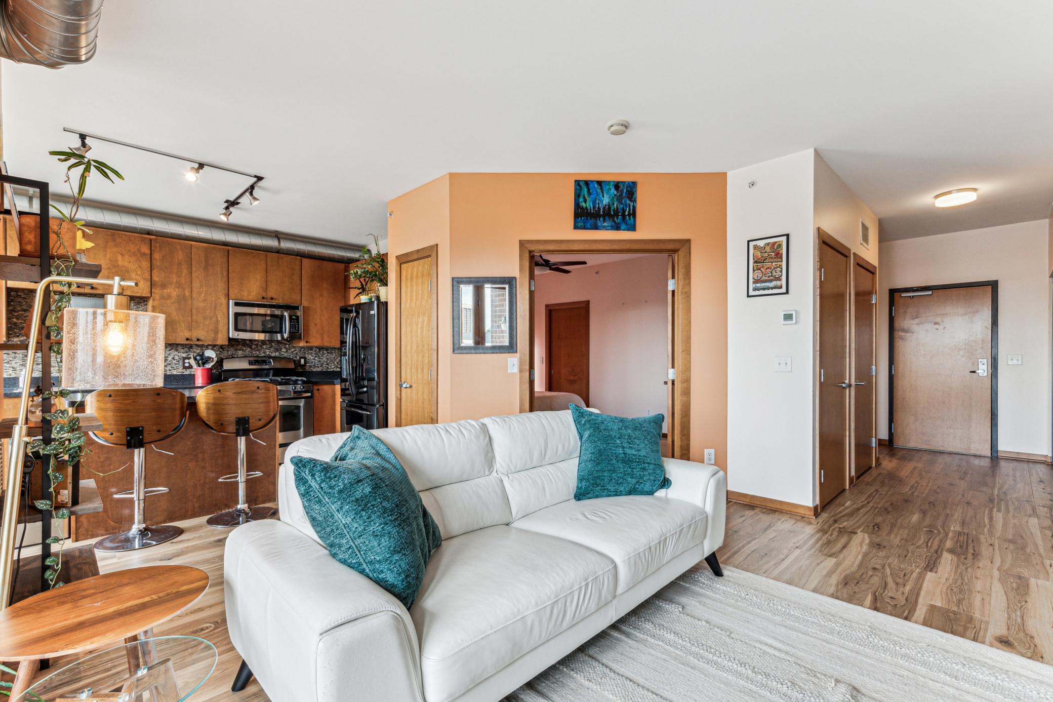 15 E Franklin Avenue 312