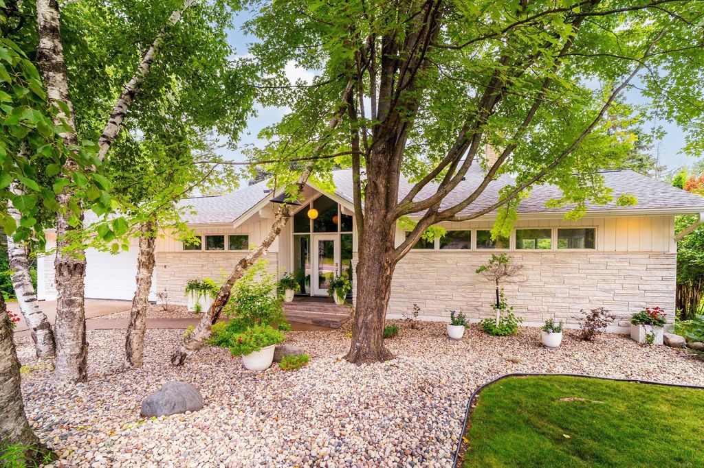 Photo of 630 Valley Drive, Duluth, MN 55804 (MLS # 7042436)