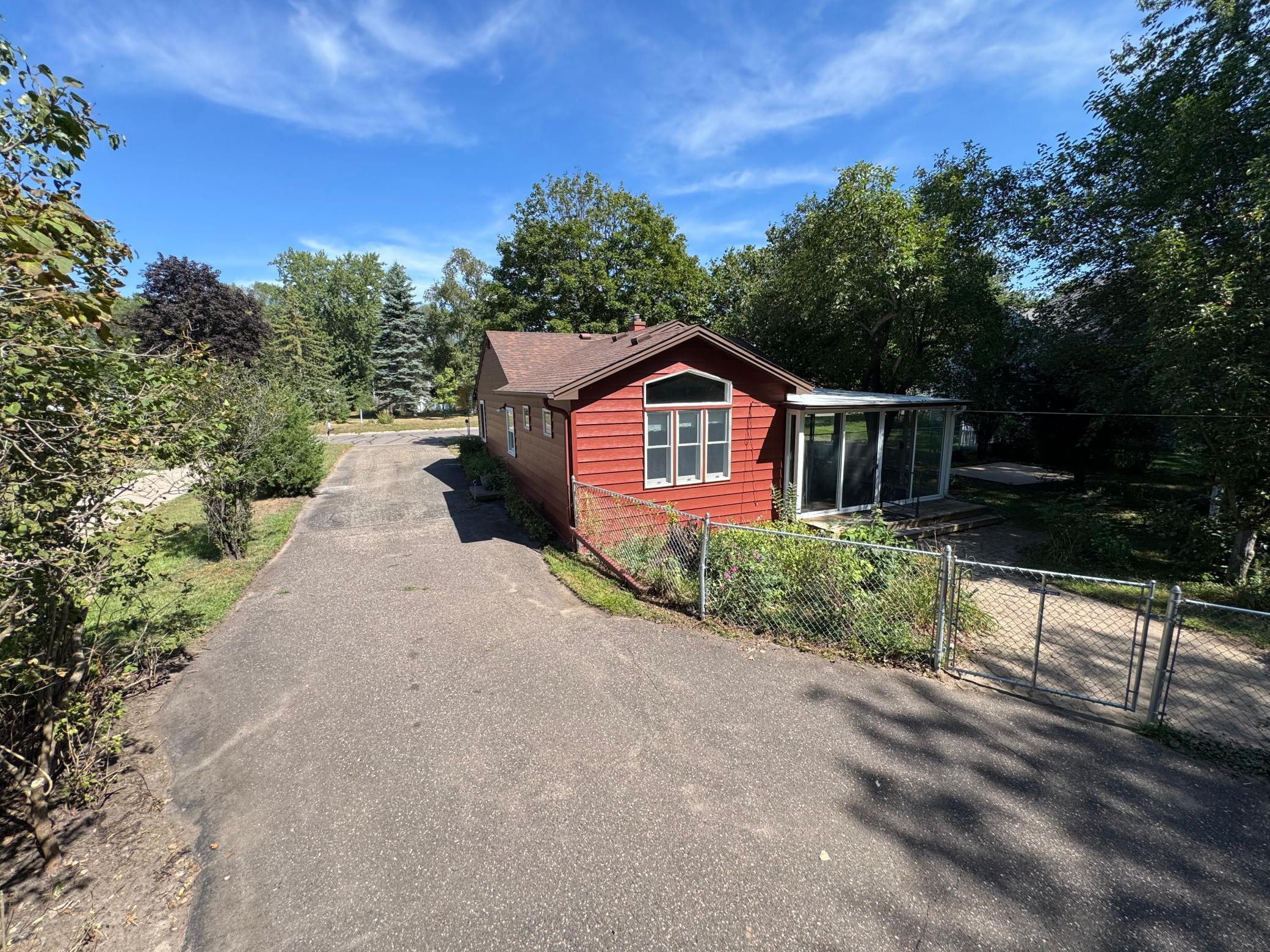 830 Sandhurst Drive W