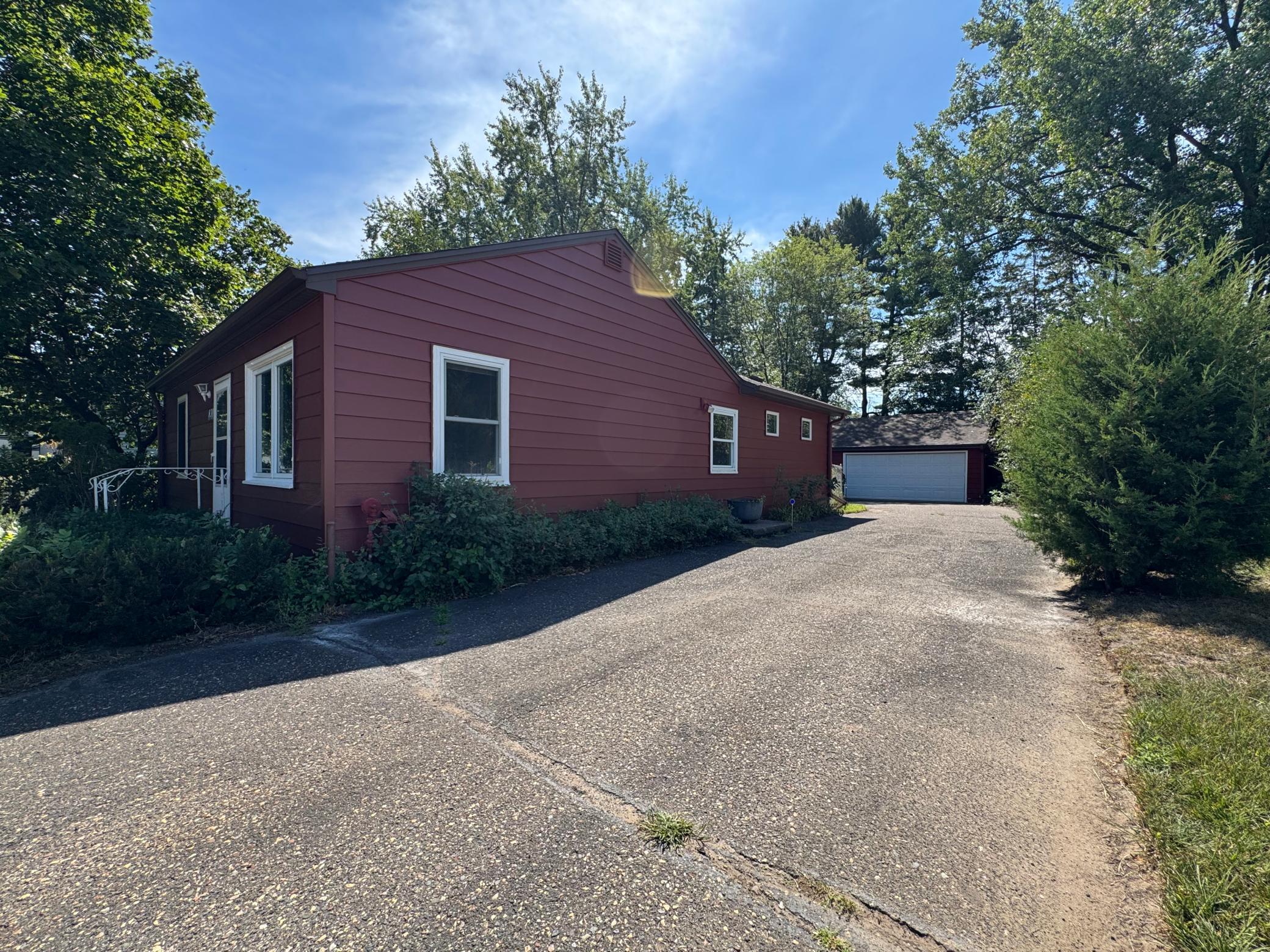830 Sandhurst Drive W