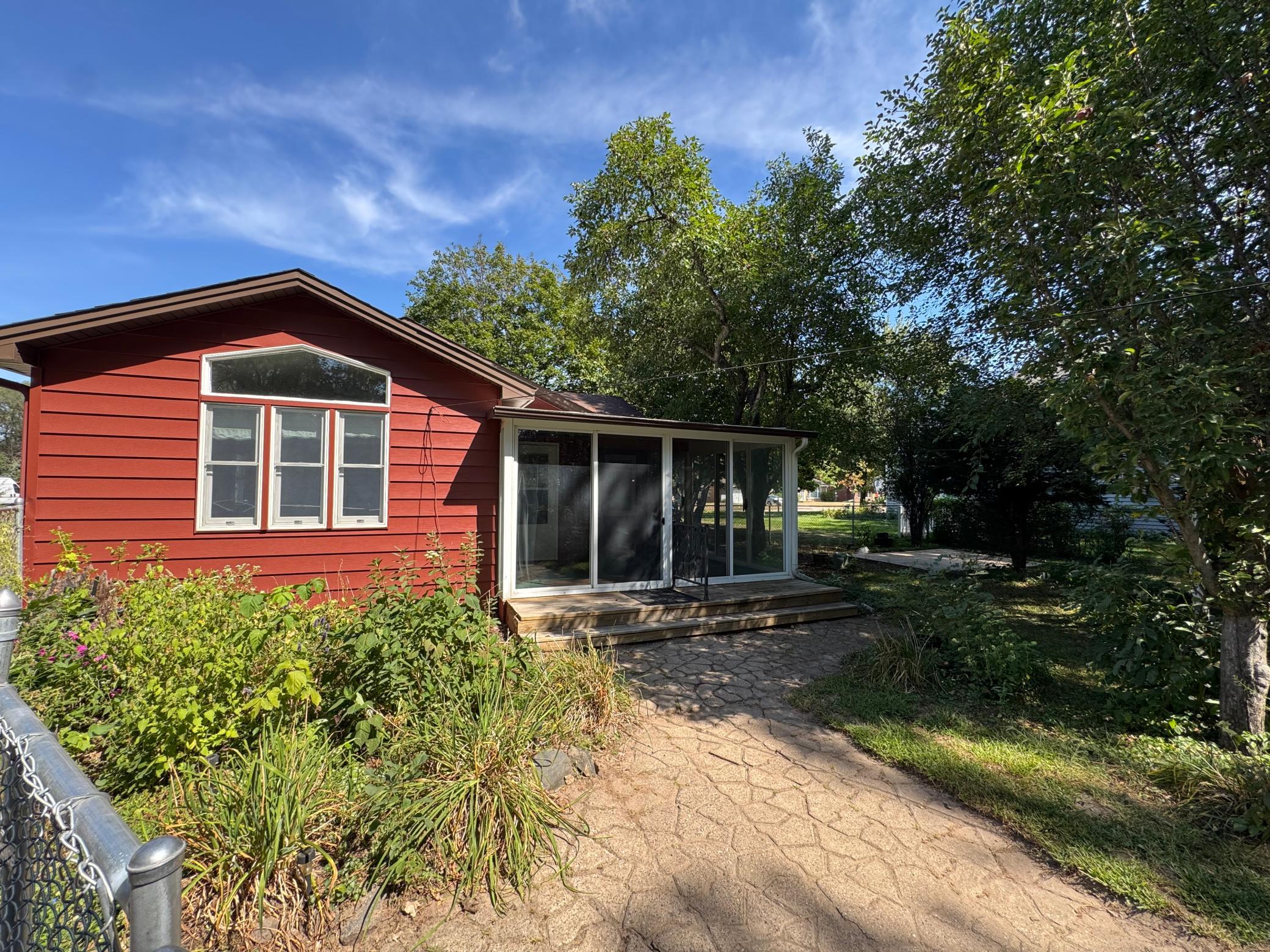 830 Sandhurst Drive W