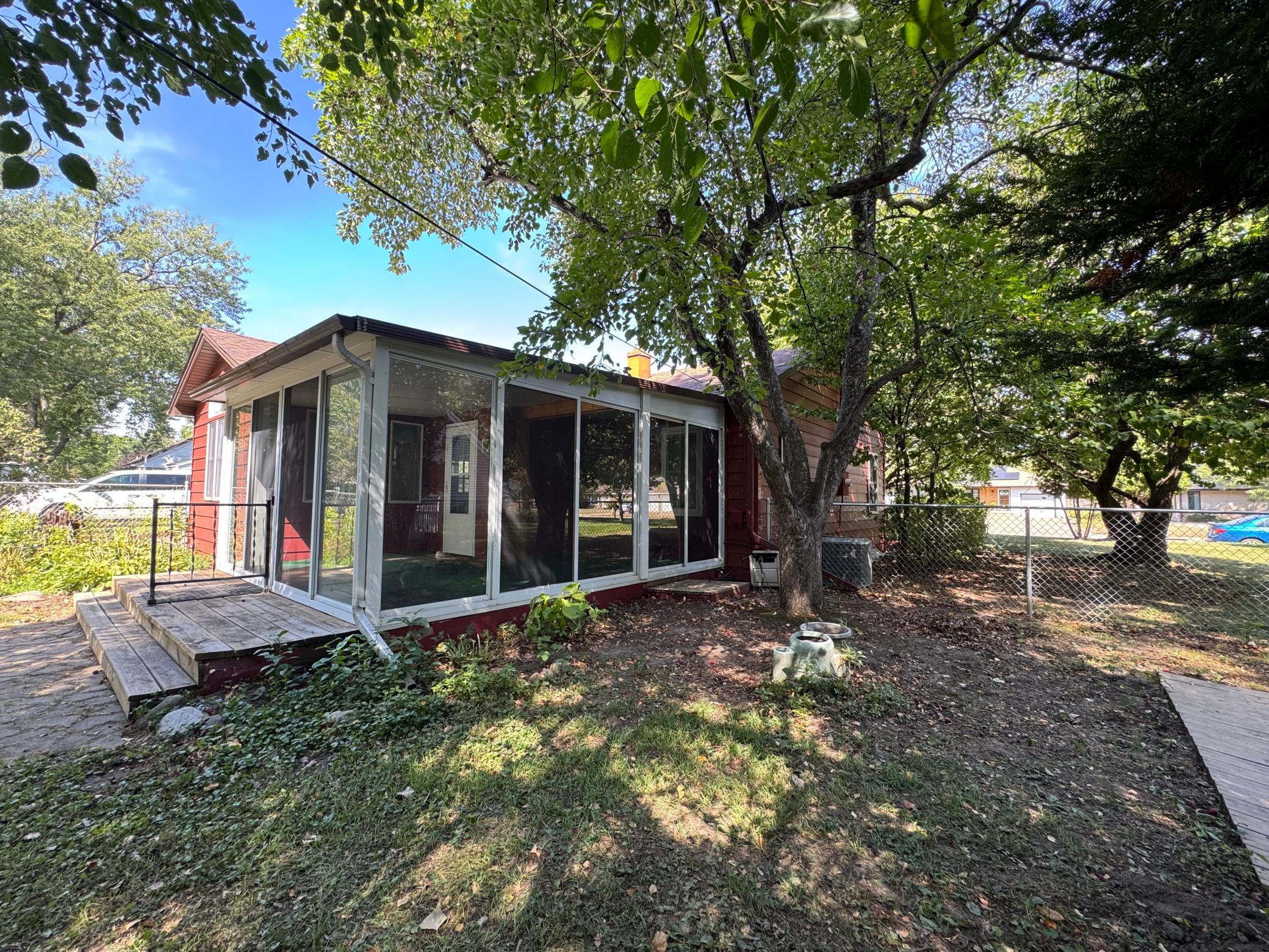 830 Sandhurst Drive W