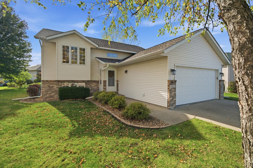 Photo of 112 Bunker Court, Mankato, MN 56001 (MLS # 7162498)