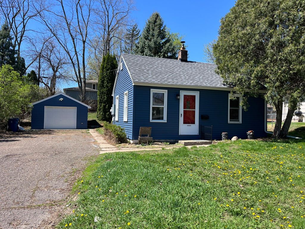 Photo of 1309 Hillsboro Avenue N, Golden Valley, MN 55427 (MLS # 7061506)