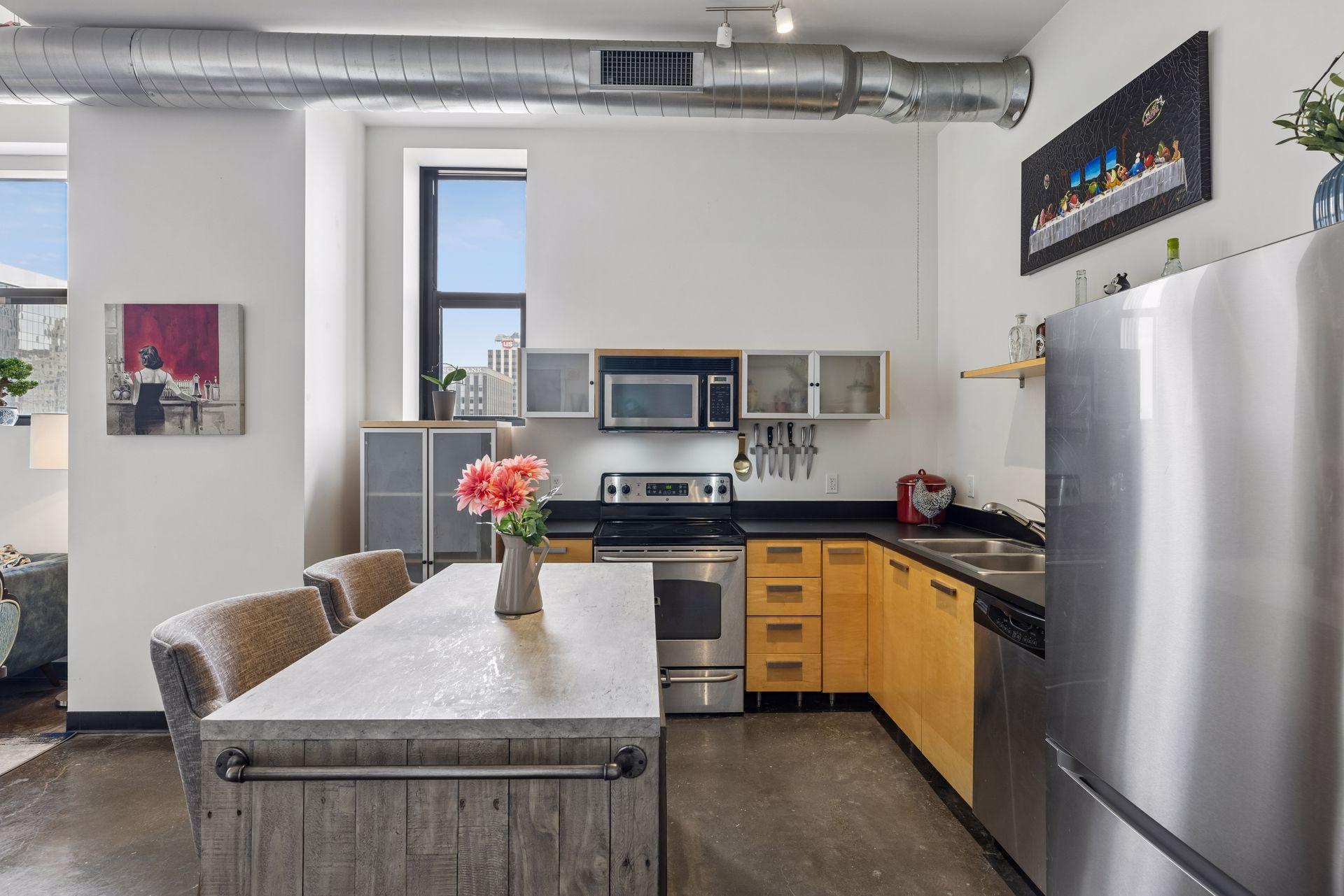350 Saint Peter Street 1012