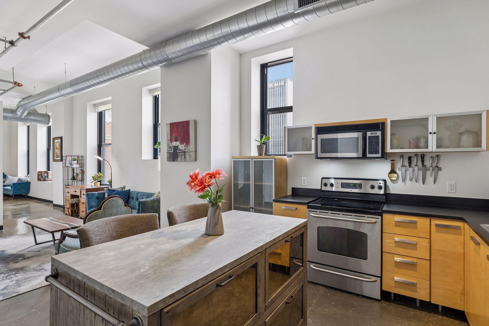 350 Saint Peter Street 1012