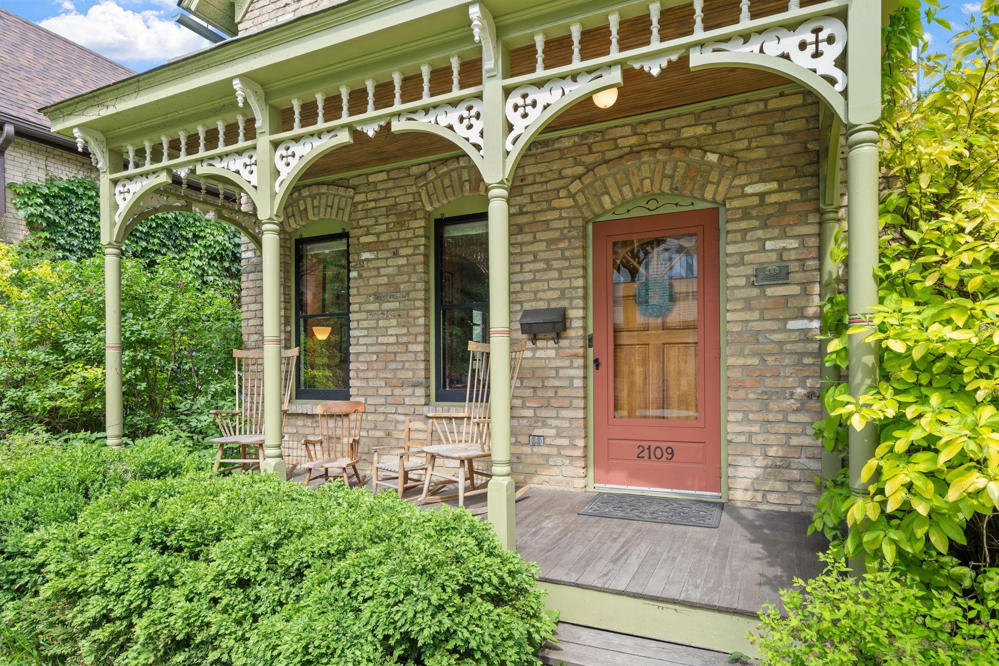 2109 Milwaukee Avenue