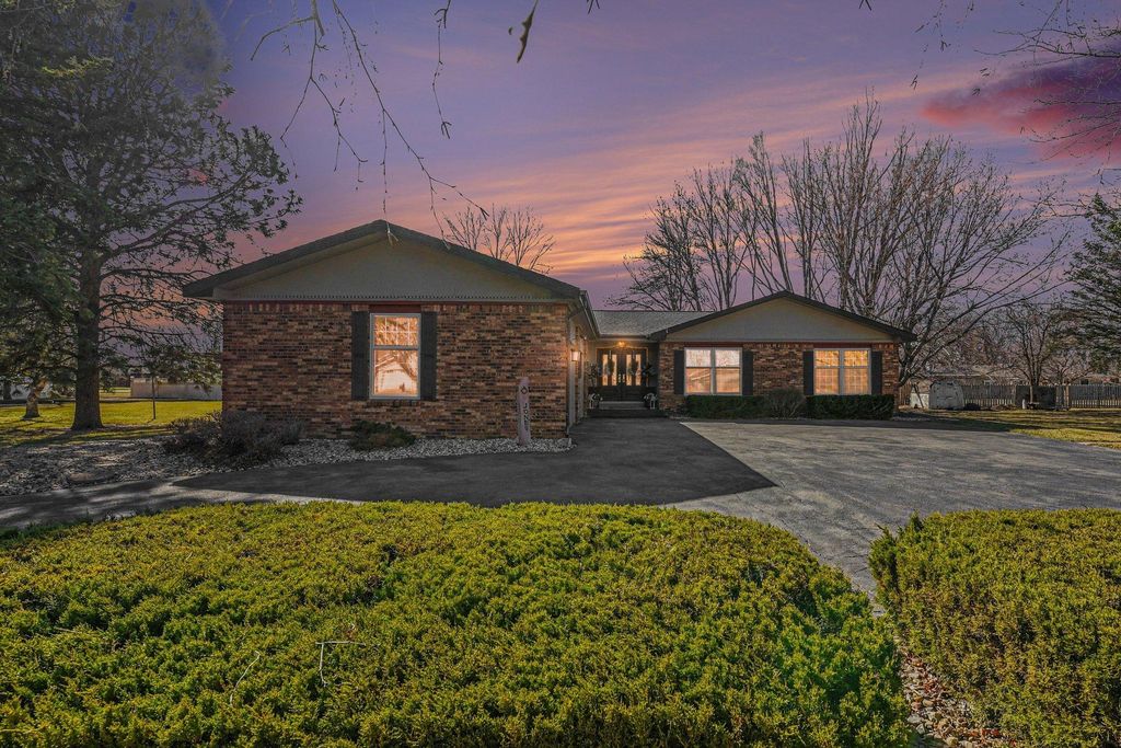 Photo of 902 6th Avenue SE, Pipestone, MN 56164 (MLS # 7044943)