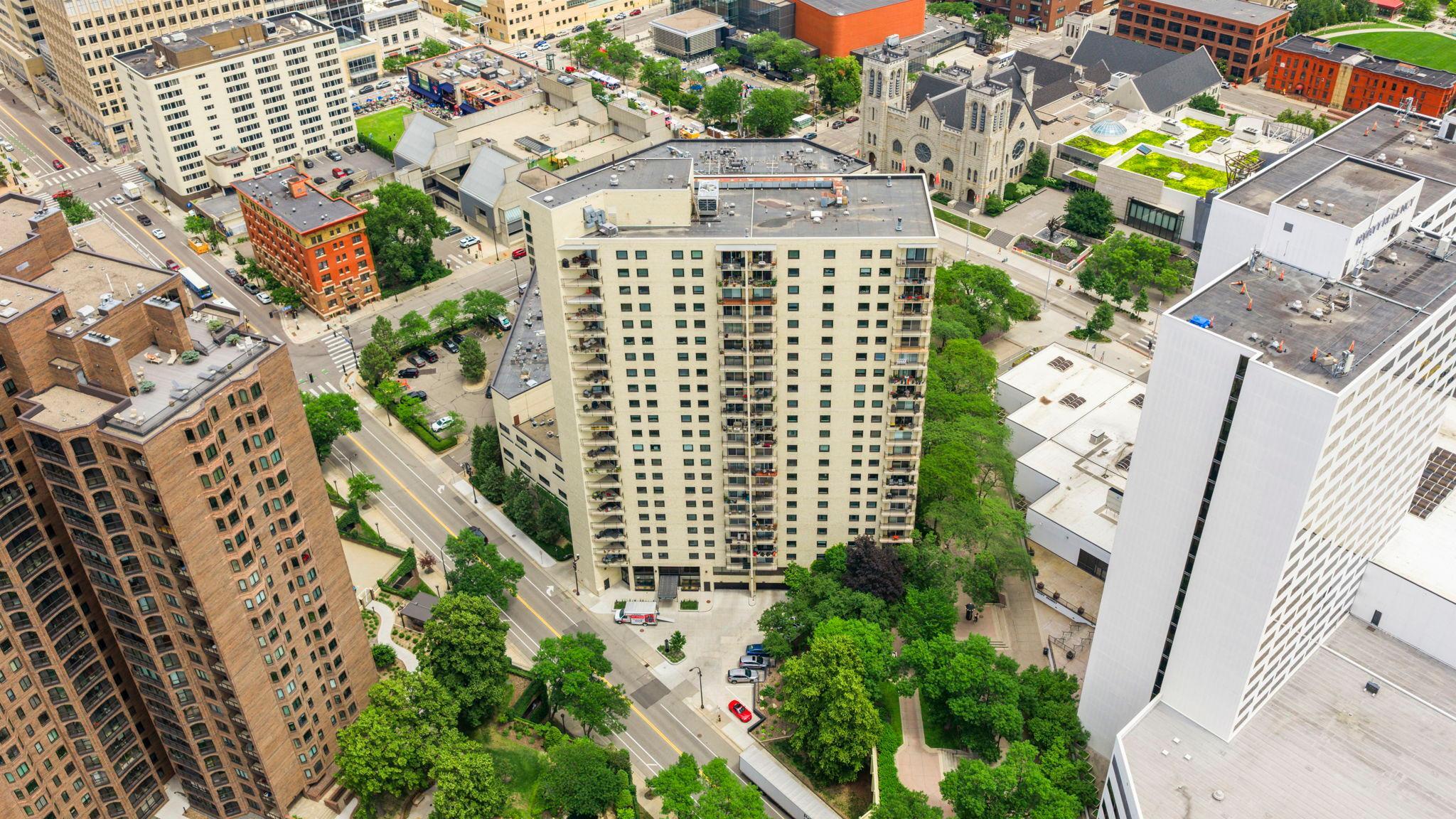 1225 Lasalle Avenue 1502